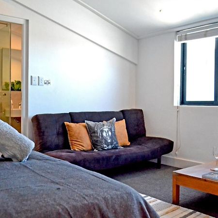 Central Modern Studio Apartment, Hermanus Waterfront Buitenkant foto