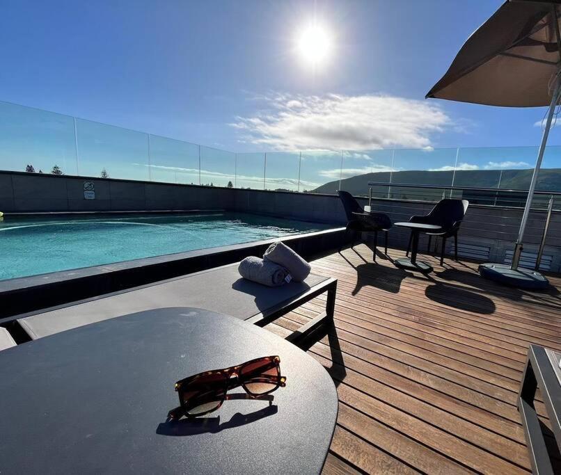 Central Modern Studio Apartment, Hermanus Waterfront Buitenkant foto