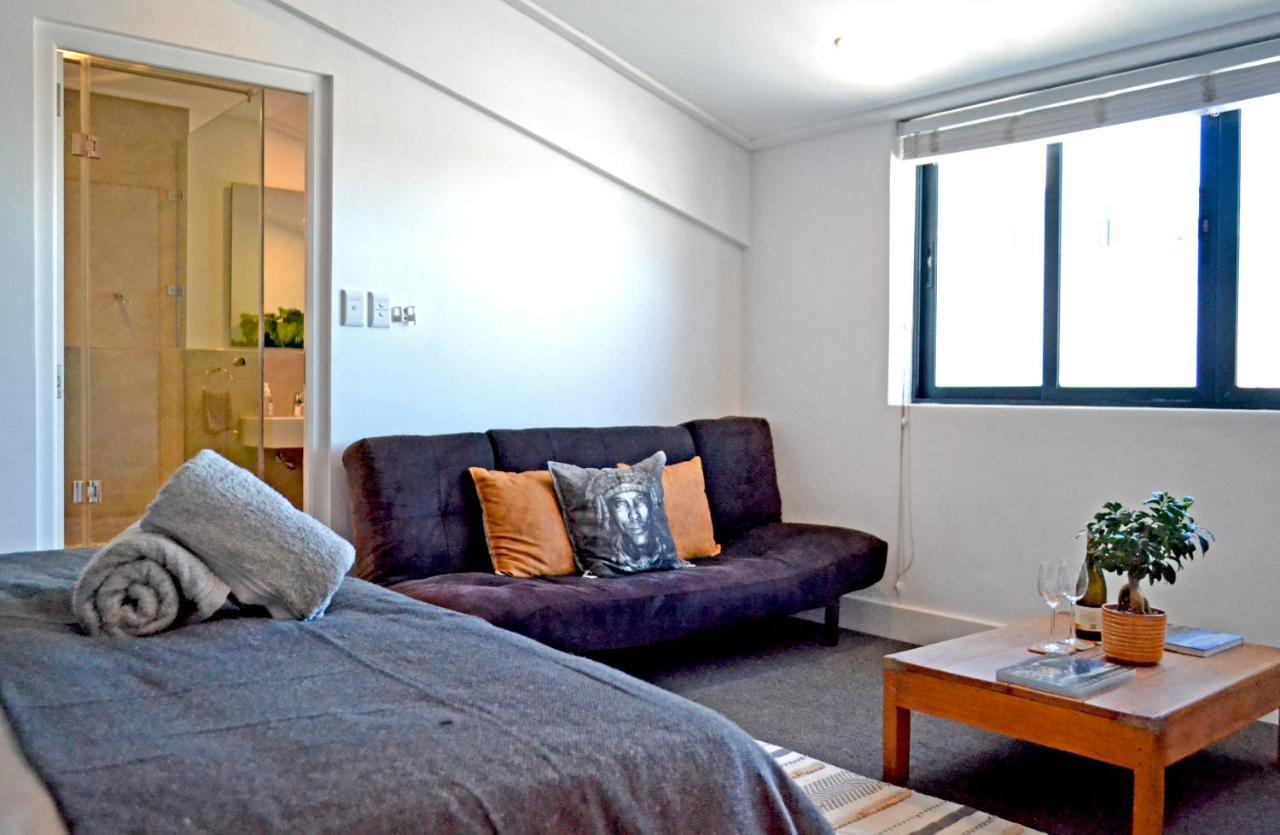 Central Modern Studio Apartment, Hermanus Waterfront Buitenkant foto