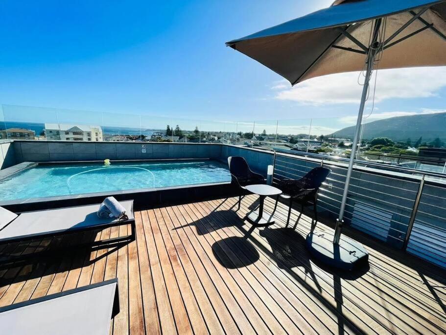 Central Modern Studio Apartment, Hermanus Waterfront Buitenkant foto